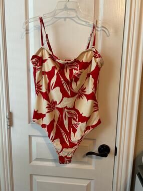 Shade & Shore Large red and white one-piece